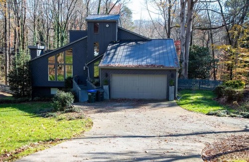 Roswell House | Luxurious Suburban Home near Atlanta