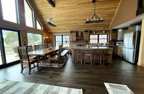 Boyne Falls Cabin | Luxury 4 bedroom Cabin on 40 Acres Ski-Hike