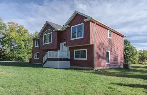 Highland House | Luxury 4BR Home With Mountain Views