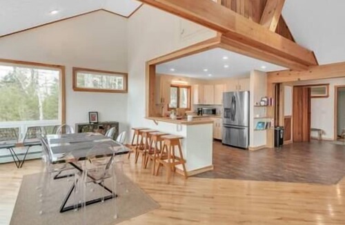 Campton Ski Chalet | Luxury 4BR Waterville Retreat w/Arcade