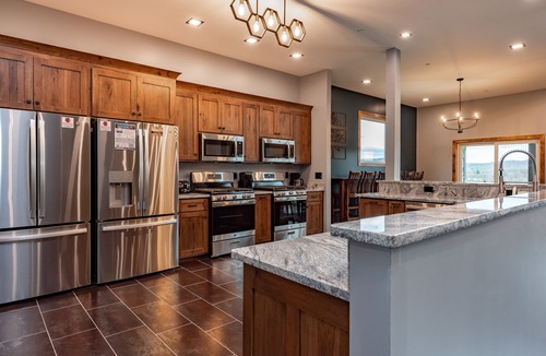 Swanton House | Luxury Dog Friendly Lodge w/Pool & Hot Tub