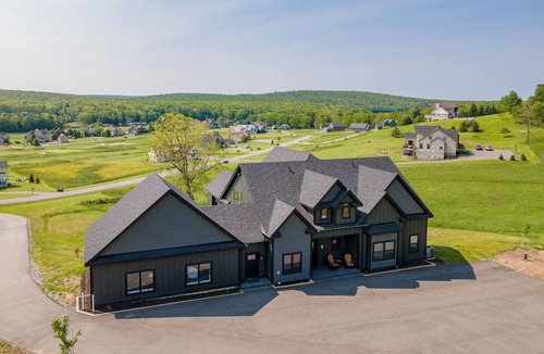 Swanton House | Luxury Dog Friendly Lodge w/Pool & Hot Tub