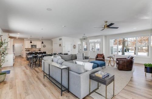 Wooded Estates House | Luxury Estate with StadiumTDJ Views Sleeps 20