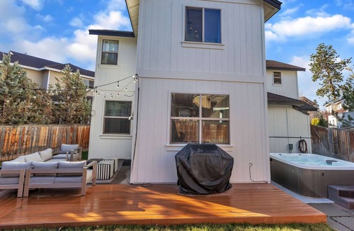 Old Farm District House | Luxury Getaway with Private Hot Tub, AC, WIFI, Cable
