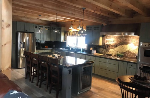Meredith Cabin | Luxury Log home steps from private beach in Meredith on Lake Winnipesaukee.