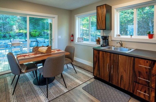 Williamsburg Apartment | Luxury on the Edge of Traverse City - 6