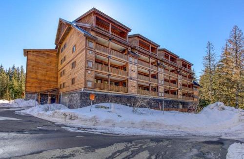 Government Camp House | Luxury penthouse condo withshared pool hot tub & great mountain views