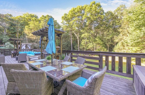 Stroudsburg House | LUXURY Simply Serene: ESCAPE ROOM/Wild West City/Sauna/Spa/Golf/Pool/on 4 ACRES