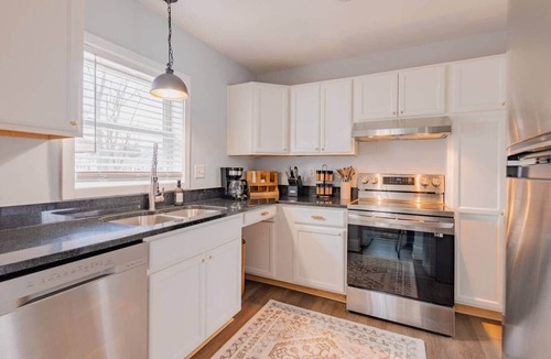 Midland House | Luxury Suite | Custom Home For 5