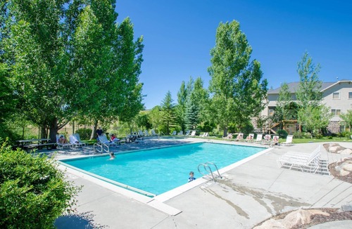 Wolf Creek House | Luxury Townhome | Private Hot Tub | Movie Theater | Arcade. Sleeps 14