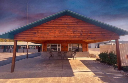 Onaway Cabin | Lyons in Onaway - 1 Queen Bed - Room 13 - Sleeps 2