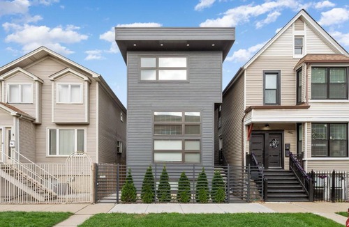 West Bucktown House | MAGNIFICENT NEW Home w/8 Beds & Free Parking