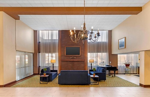 Lansing Hotel | MainStay Suites Lansing West