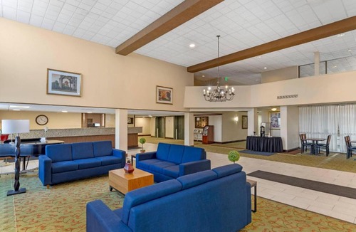 Lansing Hotel | MainStay Suites Lansing West