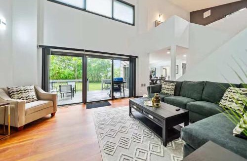 Beach Park House | Manor creek Vacation Getaway Navy Family House