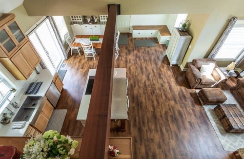 Maple City House | Maple City Farmhouse Idyllic Setting Near Town
