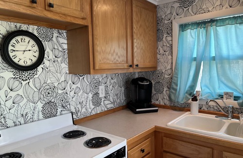 Lake House | Maple Street Cottage is the perfect couple’s retreat.