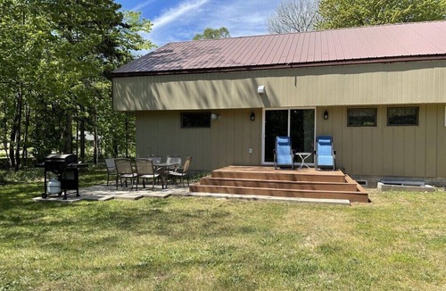Christmas House | Massage Chair*8 separate beds*near Pictured Rocks