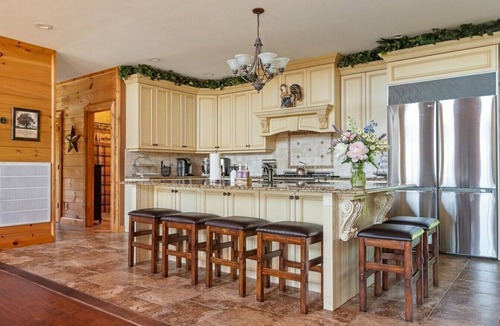 Stamford House | Massive 6BR 5BA Country Home with Central AC