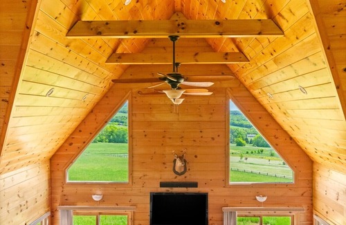 Stamford House | Massive 6BR 5BA Country Home with Central AC