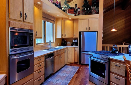 Sunriver House | Meadows Hideaway with Access to Exclusive Golf