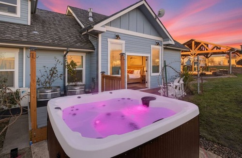 Medford House | Meadowsweet Farm | Hot tub, Outdoor Kitchen