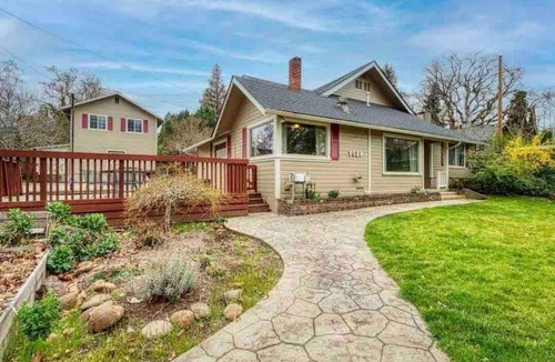 Medford Apartment | Medford Home and 2 Condos With Pool and Hot tub