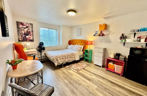 University District Apartment | Micro Studio Apartment in University District- 10 mins walk to University of WA