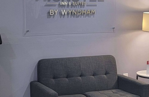 New Castle Hotel | Microtel Inn & Suites by Wyndham Gardendale/Birmingham North