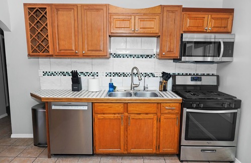 Pulaski Park Hotel | Modern 3BR Chicago Home - 10 Min to Wicker Park