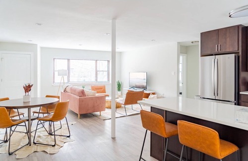 Evanston Apartment | Modern Aesthetic 2BR in Evanston Near the Beach
