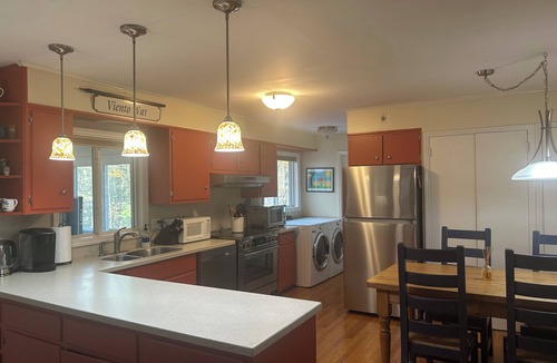 Mount Marion House | Modern Amenities, Country Setting, Enjoy Hiking, Festivals, & Wineries.