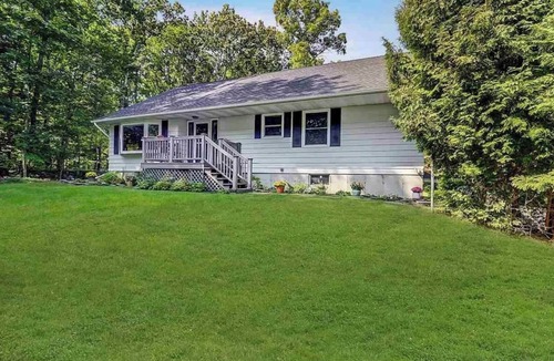 Mount Marion House | Modern Amenities, Country Setting, Enjoy Hiking, Festivals, & Wineries.