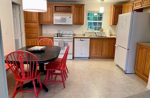 Central Lake House | Modern and Bright 2BD/2BA Cottage with Easy Access to Torch Lake