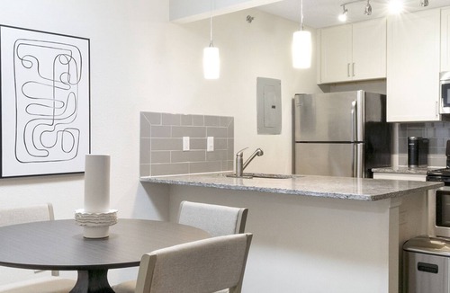 Marietta Apartment | Modern Apartment in Prime Location (ID9298X41)
