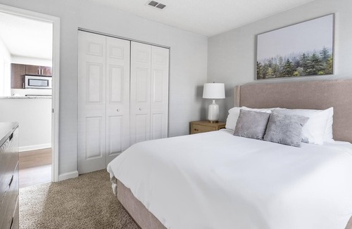 Crestline Heights Apartment | Modern Apartment in Prime Location (ID9675X21)