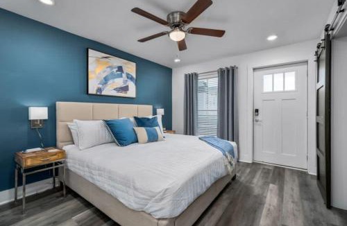 Forest Park Apartment | Modern Apt w Skyline Views and Parking