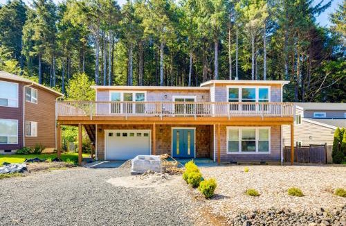 Arch Cape House | Modern Arch Cape Home: Ocean View, Steps to Beach!