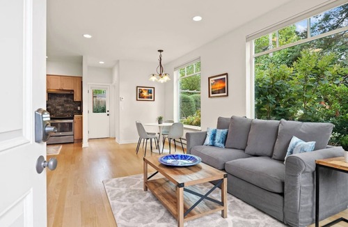 Bryant House | Modern Cottage - UW & Children's Pet Friendly