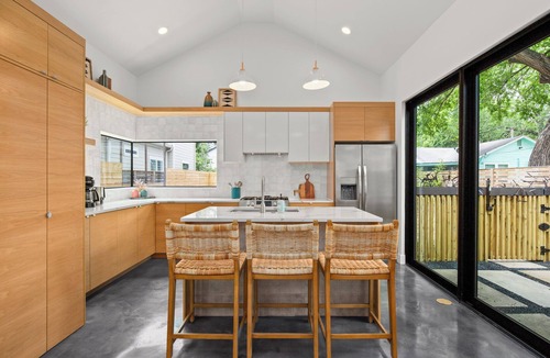 Holly House | Modern East Austin Gem - Heated Pool - Restaurants