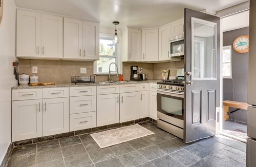 Northfield Cottage | Modern Northfield Cottage w/Yard!
