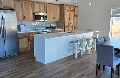 Crofton Apartment | Modern Riverfront Escape, Crofton, NE – Upper Level Suite