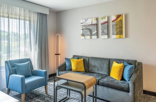 Canonsburg Hotel | Modern Southpointe Suite with Easy Access to Dining, Shopping & Pittsburgh Fun