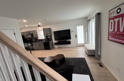 Detroit House | Modern spacious 313 Dwelling! 3 bedroom - 3 levels