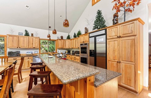 Zigzag Cabin | Mount Hood Cabin Retreat - 4BR Sleeps 12