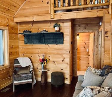 Flat Rock House | Mountain Cabin & Creek-Front Nature Retreat NC