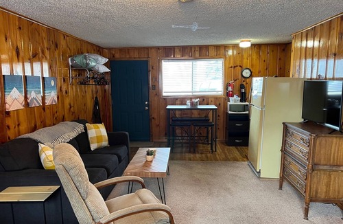 Red River Apartment | Mountain View Lodge Kitchenette Suite - Room 12