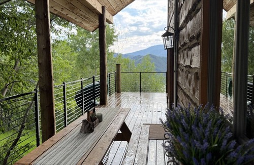 Irwin Cabin | Mountaintop Cabin Retreat (Lake Views!)