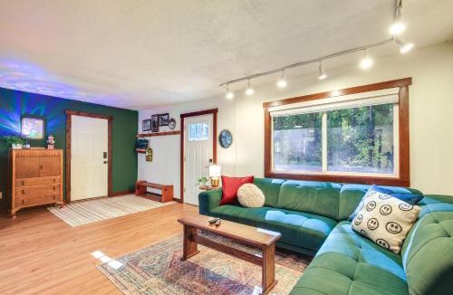 Rhododendron House | Mt Hood Launchpad! Cozy Retro Rhododendron Cabin