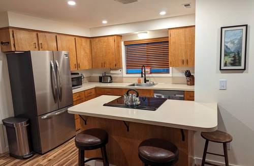 Zigzag Cabin | Mt Hood Riverfront Cabin with Hot Tub! Dog friendly!